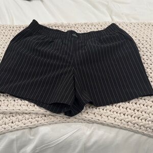 ALO Yoga Women's Black Striped Athletic Shorts